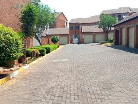 2 Bedroom Apartment in Die Hoewes