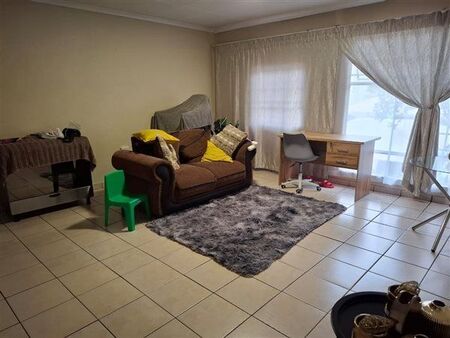 2 Bedroom Apartment in Die Hoewes