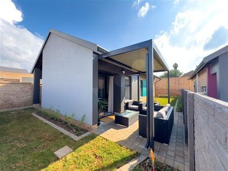3 Bedroom House in Die Hoewes