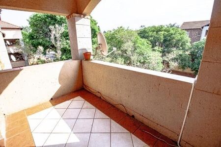 2 Bedroom Apartment in Die Hoewes