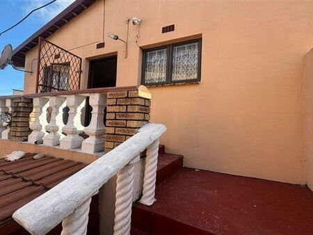 Bachelor apartment in Montford