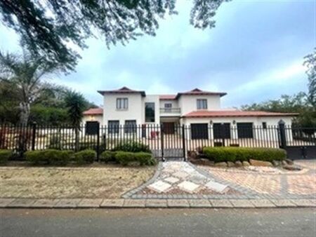 4 Bedroom House in Zwavelpoort
