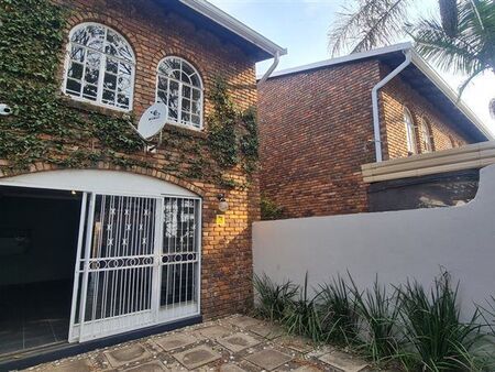 2 Bedroom Townhouse in Waterkloof Glen