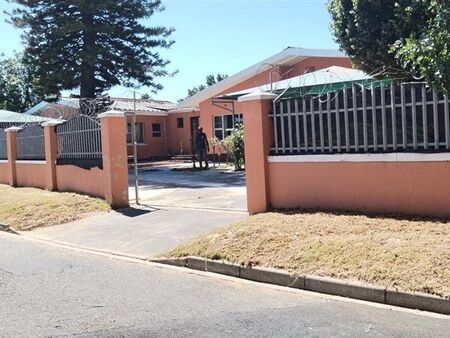 7 Bedroom House in Belmont Park