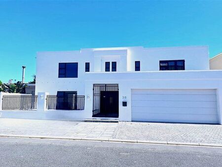 5 Bedroom House in Melkbosstrand