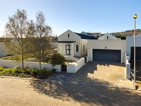 3 Bedroom House in Kelderhof Country Village
