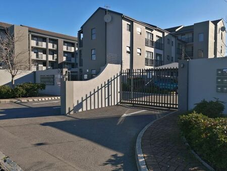2 Bedroom apartment to rent in Lansdowne, Cape Town