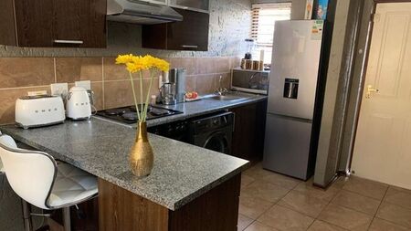 1 Bedroom bachelor to rent in Lonehill, Sandton