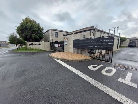 3 Bedroom townhouse - sectional to rent in Parklands, Blouberg