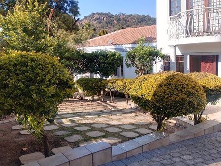 6 Bedroom House in Mondeor