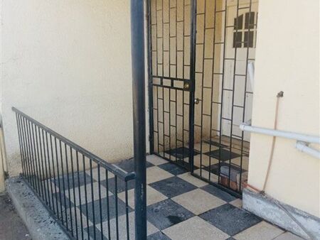 1 Bedroom House in Bezuidenhout Valley