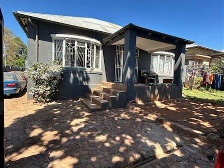 3 Bedroom House in Kensington
