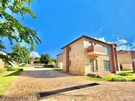 2 Bedroom Apartment in Fourways