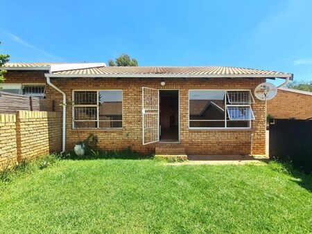 2 Bedroom cluster to rent in Noordheuwel, Krugersdorp