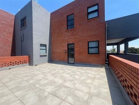 2 Bedroom Apartment in Robertsham