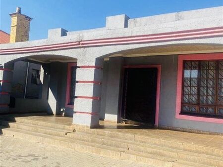 3 Bedroom House in Bezuidenhout Valley