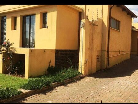 4 Bedroom House in Kensington