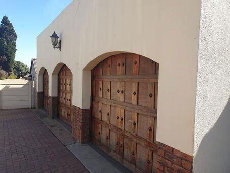 4 Bedroom House in Freeway Park