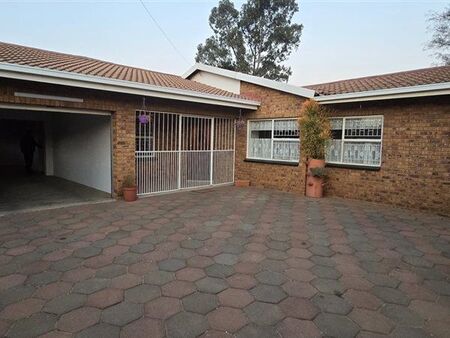 3 Bedroom Townhouse in Petersfield