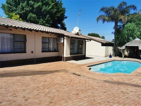 3.5 Bedroom House in Croydon