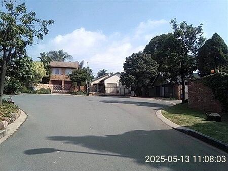 2 Bedroom House in Bromhof
