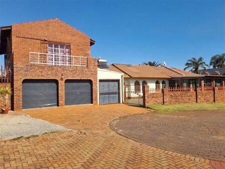 3 Bedroom Apartment in Lenasia South