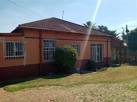 3 Bedroom House in Brakpan Central