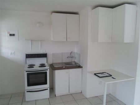 Bachelor apartment in Jansen Park