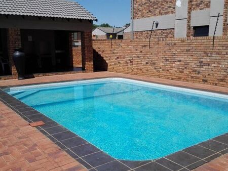 2 Bedroom Apartment in Ravenswood