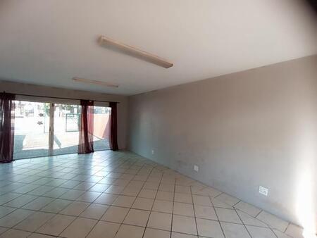 Bachelor apartment in Rooihuiskraal