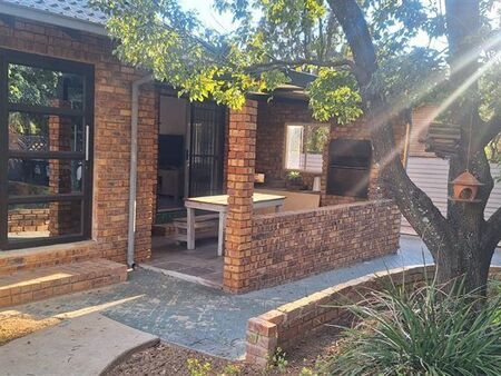3 Bedroom House in Rooihuiskraal