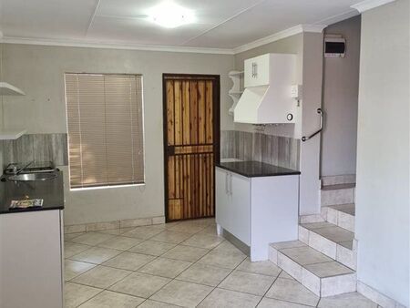 1 Bedroom Flat in Rooihuiskraal
