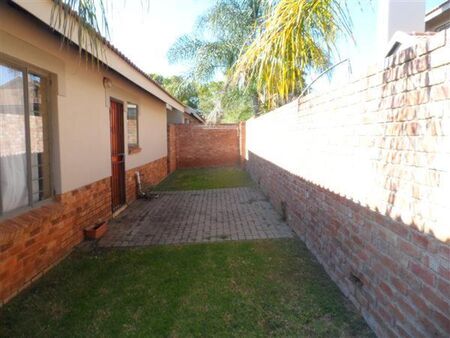 2 Bedroom Apartment in Rooihuiskraal
