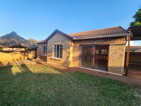 3 Bedroom Townhouse in Heuwelsig Estate