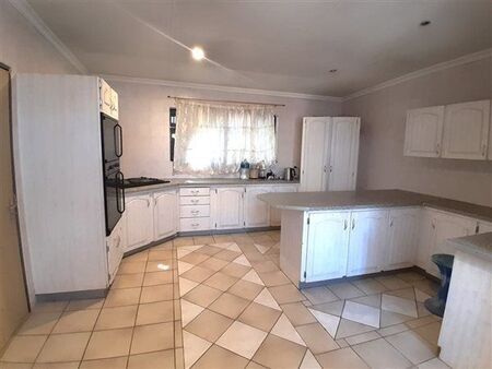6 Bedroom House in Wierda Park