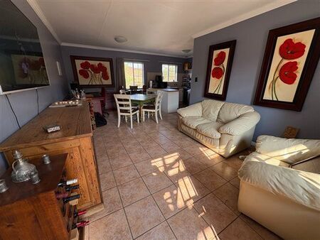 2 Bedroom Apartment in Die Hoewes