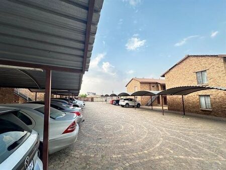 2 Bedroom Apartment in Olievenhoutbos