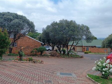 2 Bedroom Simplex in Die Hoewes