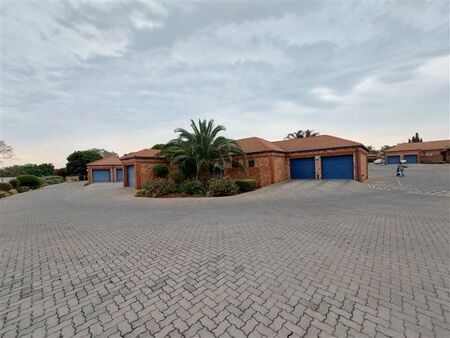 2 Bedroom Simplex in Die Hoewes