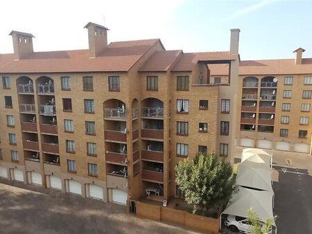 2 Bedroom Apartment in Die Hoewes