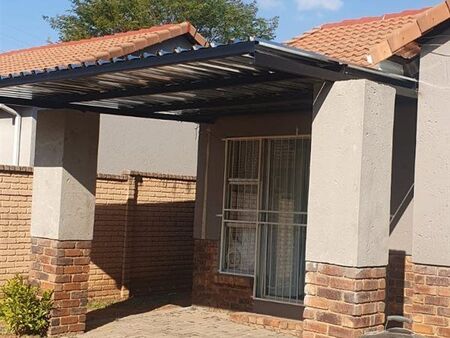 2 Bedroom Townhouse in Pierre van Ryneveld