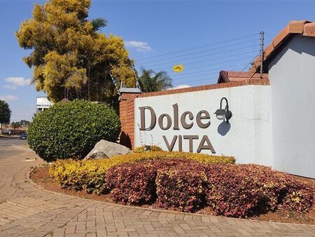 2 Bedroom Apartment in Die Hoewes