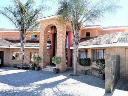 5 Bedroom House in Winterhoek Park