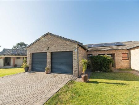 3 Bedroom Townhouse in Sherwood and surrounds