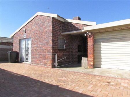 3 Bedroom House in Overbaakens