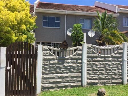 3 Bedroom Apartment in Amalinda