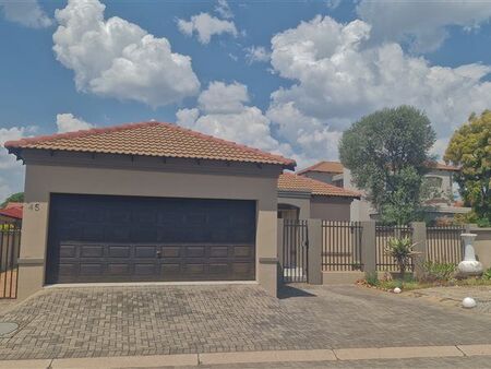 2 Bedroom Townhouse in Magalieskruin
