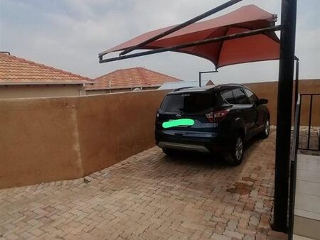 3 Bedroom House in Mahube Valley