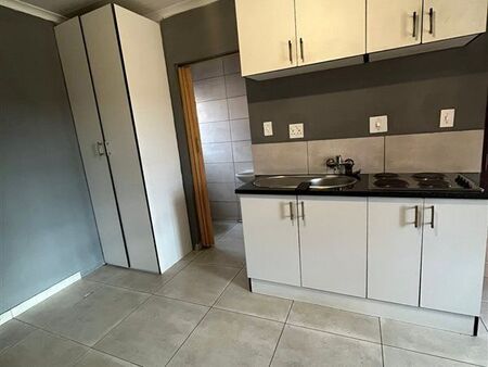 Bachelor apartment in Protea Glen