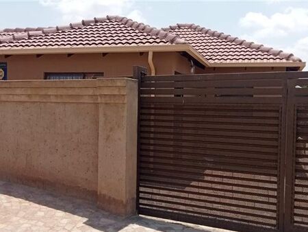 3 Bedroom House in Pimville